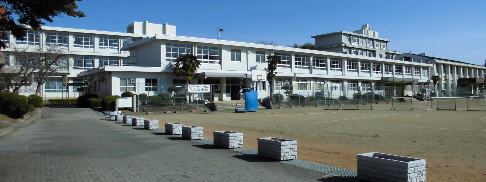 琴陵中学校まで2016m (徒歩26分) 写真22