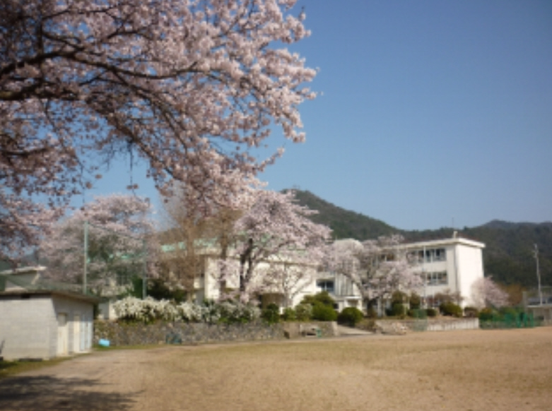 鶴居中学校まで2622m (徒歩33分) 写真22