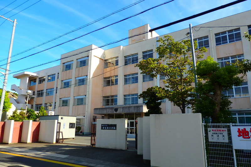 安室東小学校まで637m (徒歩8分) 写真21