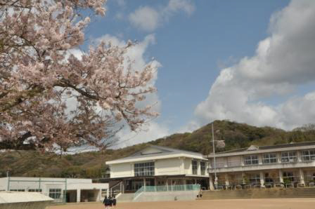 揖西西小学校まで2407m (徒歩31分) 写真21