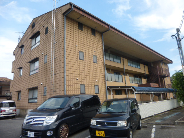 三英ハイツ